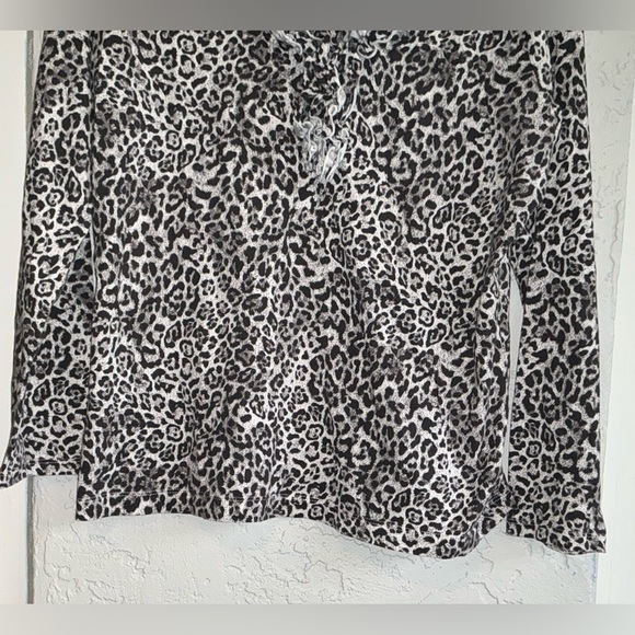Chaps Classic Women's Animal Print Blouse - Black and White - Picture 4 of 8